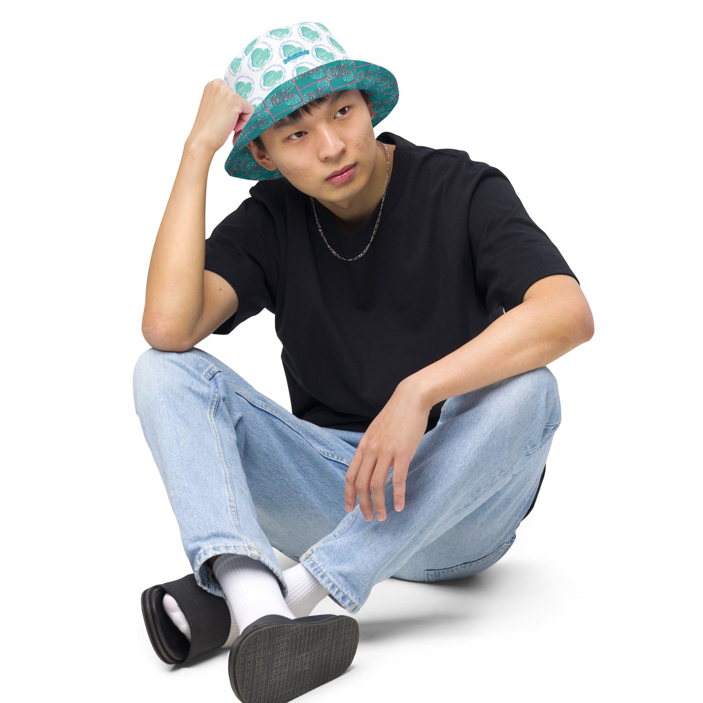 Reversible bucket hat