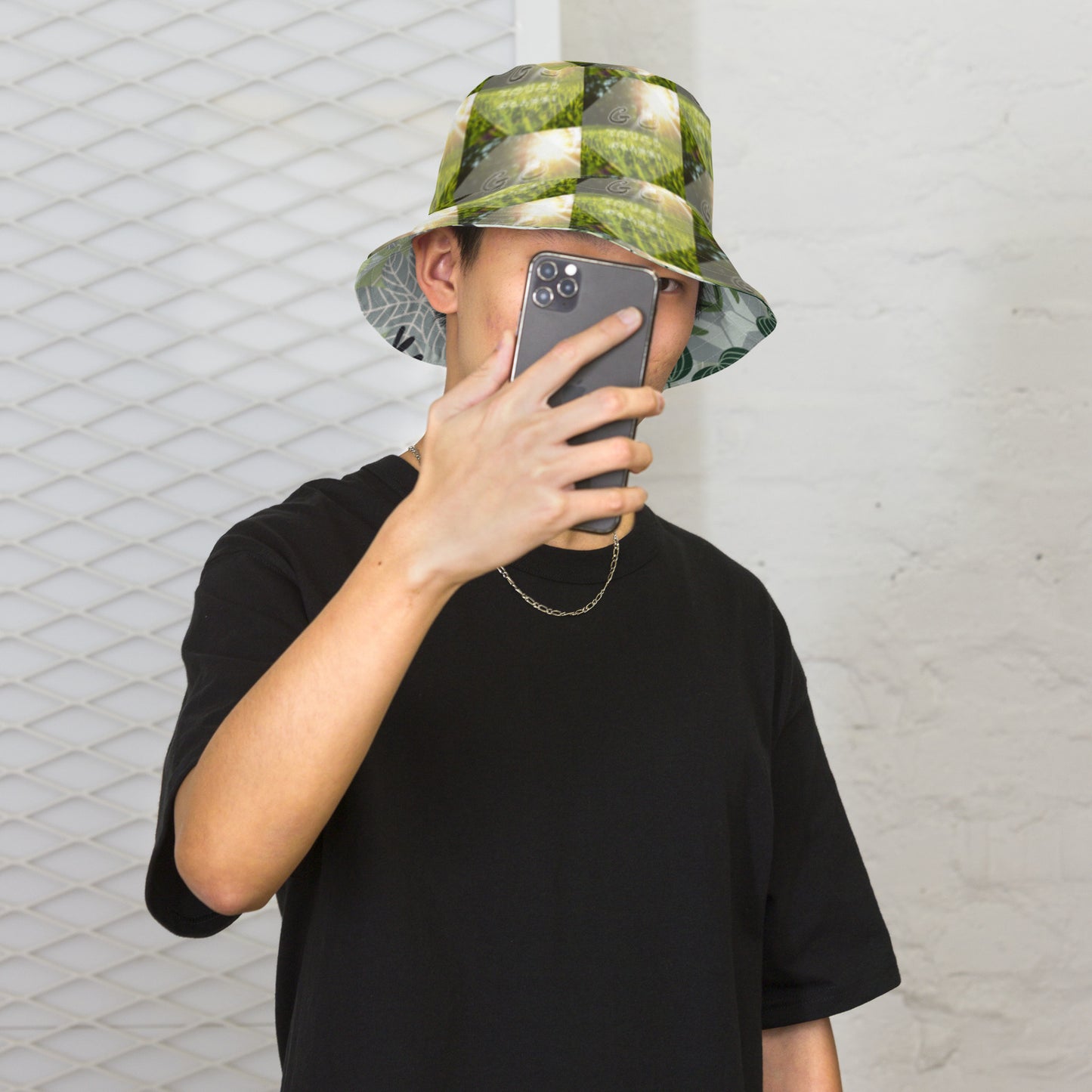 Reversible bucket hat