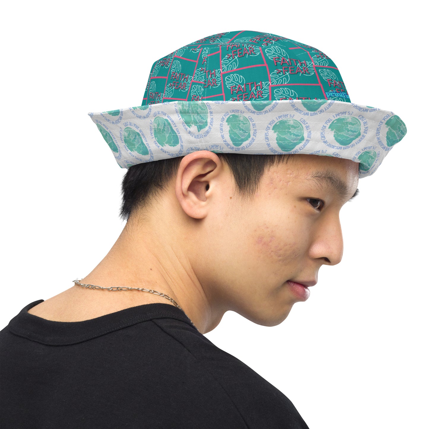 Reversible bucket hat