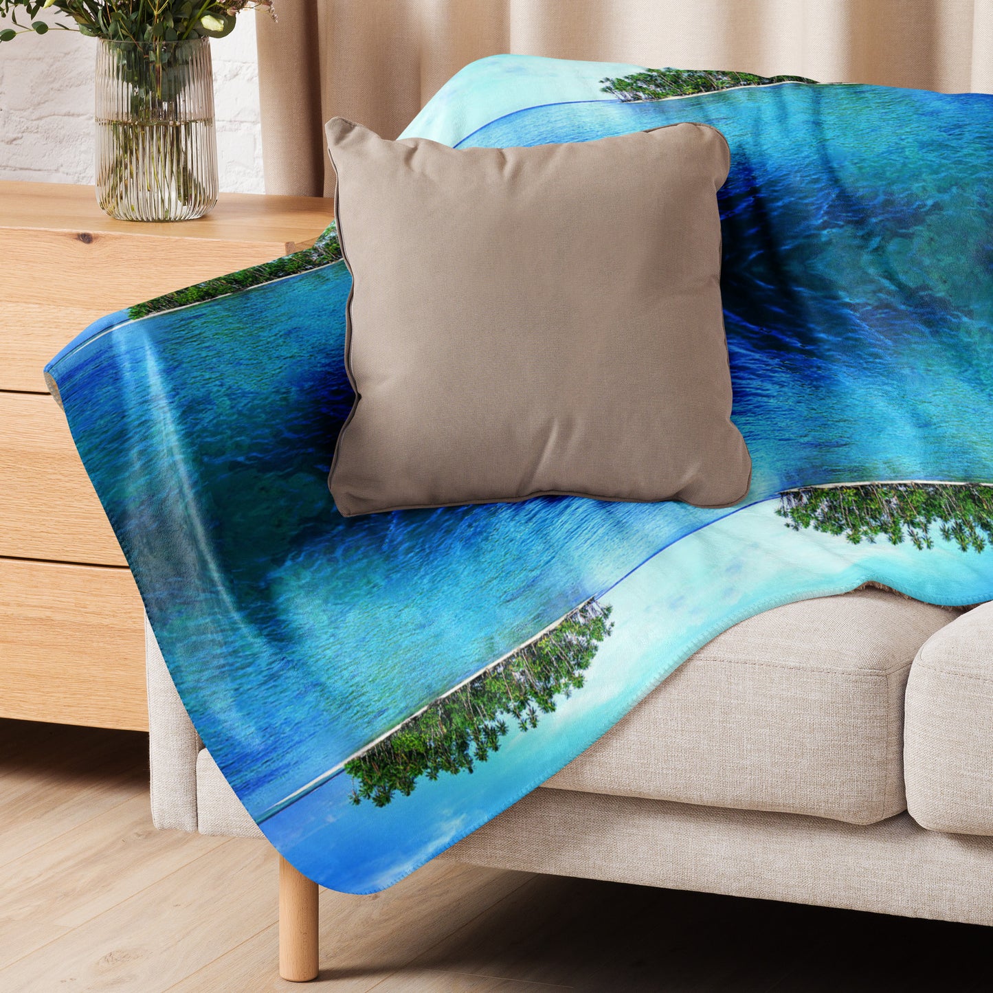 PRIVATE ISLAND Sherpa blanket