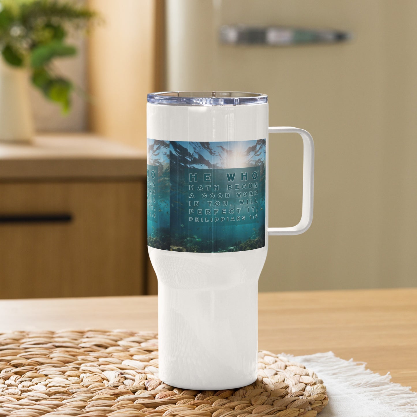 Travel mug with a handle