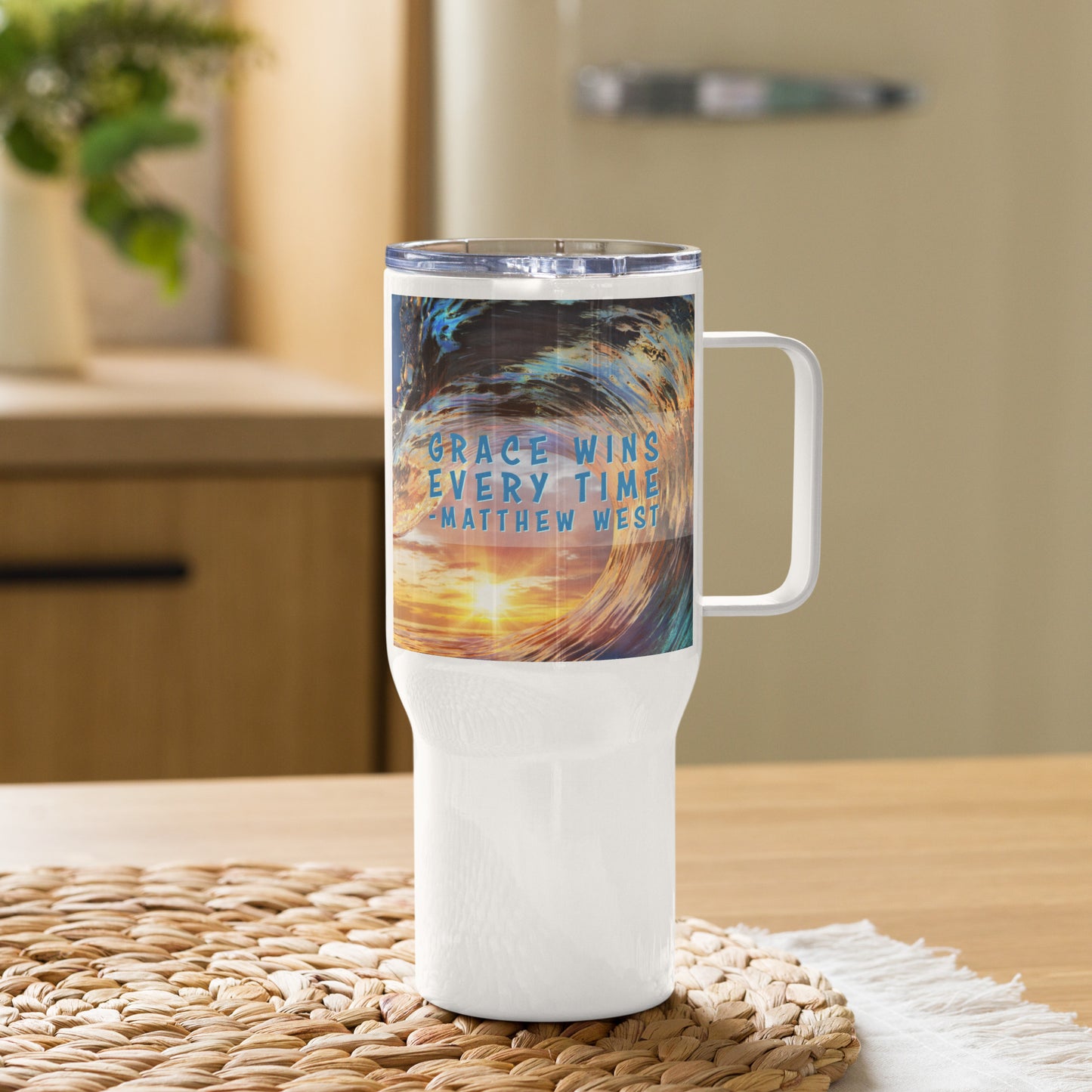 Travel mug with a handle