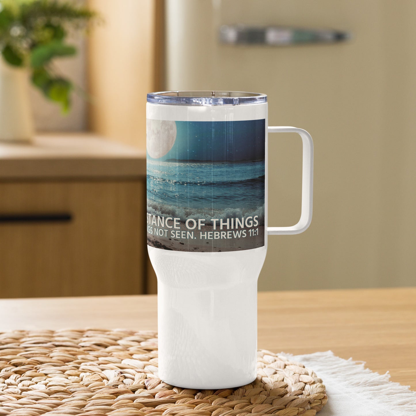 Travel mug with a handle