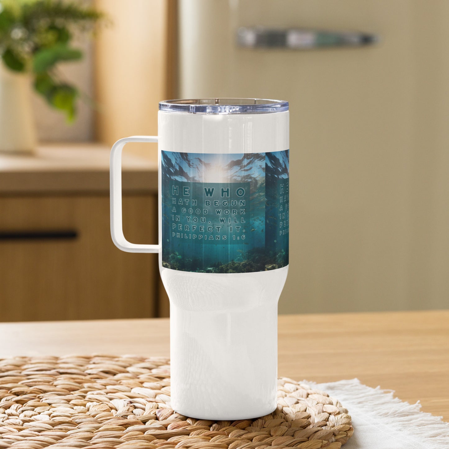 Travel mug with a handle