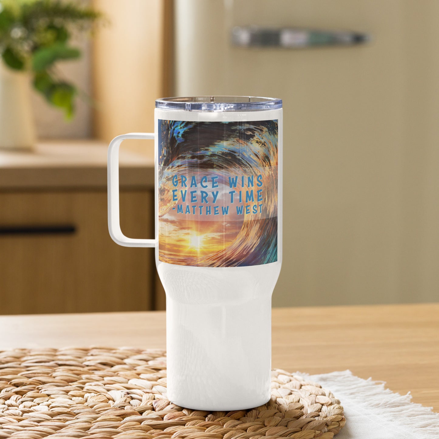 Travel mug with a handle