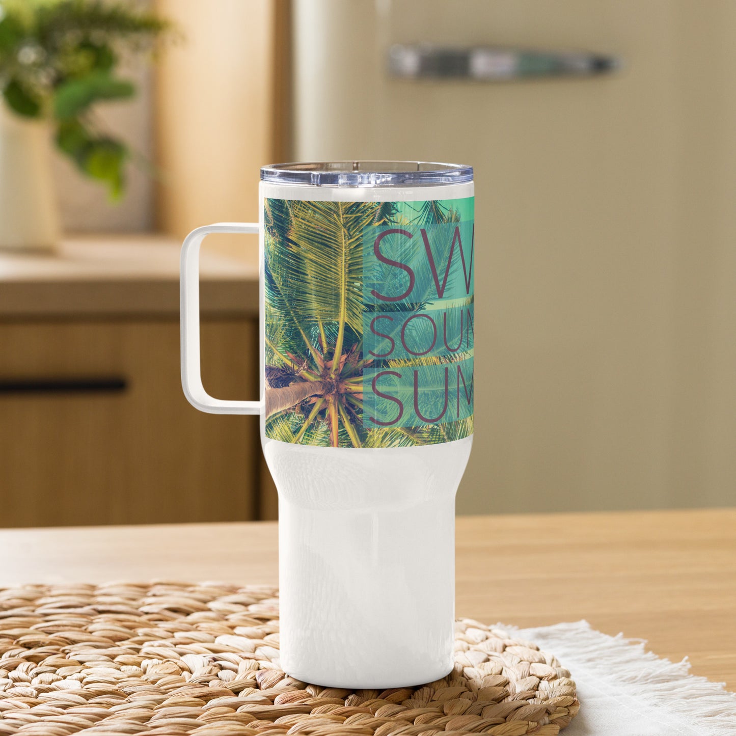 Travel mug with a handle